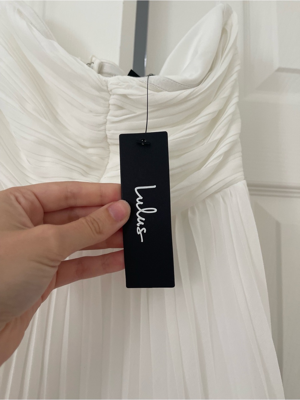 Elegant White Layered Pleated Brand New Women’s Dress - Picture 4 of 5